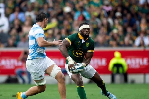 Siya Kolisi Running With The Ball